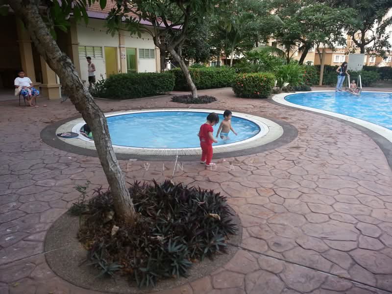 Pangsapuri untuk Dijual di Pangsapuri Saraka - Kevin Dass - Pool - PropertyGuru.com.my