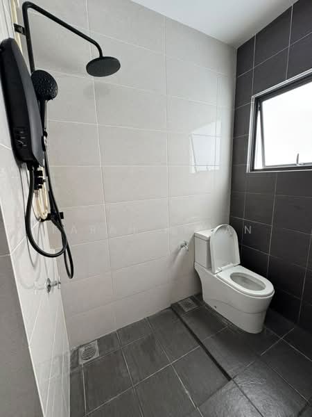 Rumah Bandar untuk Disewa di Taman Akasia (Semenyih) - Farah Hanan - Bathroom - PropertyGuru.com.my