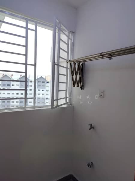 Pangsapuri untuk Disewa di Palm Garden Apartment - Muhammad Taufeeq - Balcony - PropertyGuru.com.my