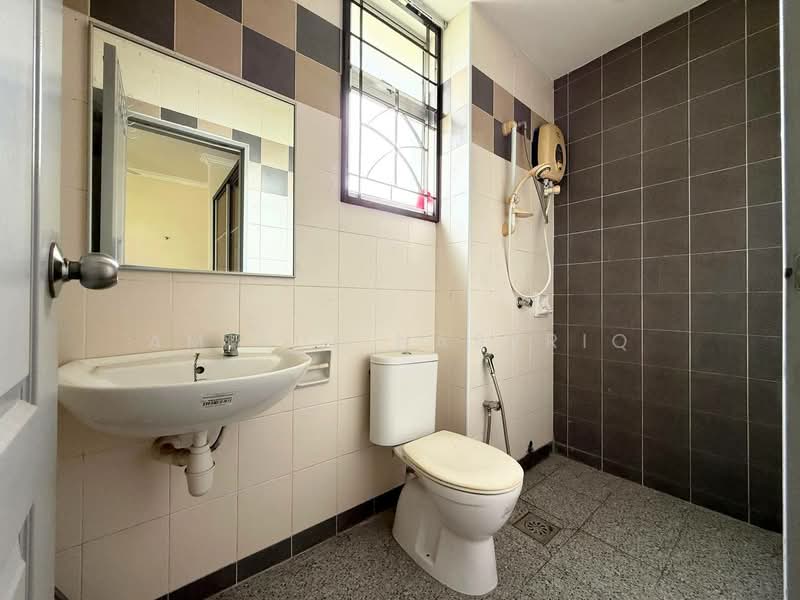 Rumah Berkembar untuk Dijual di Presint 15 (Putrajaya) - Amirul Nasyriq - Bathroom - PropertyGuru.com.my