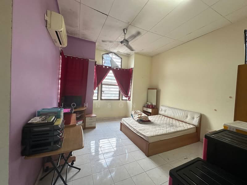 Rumah Teres 2 Tingkat untuk Dijual di Bandar Putra (Kulai) - Johnson Tan - Bedroom - PropertyGuru.com.my