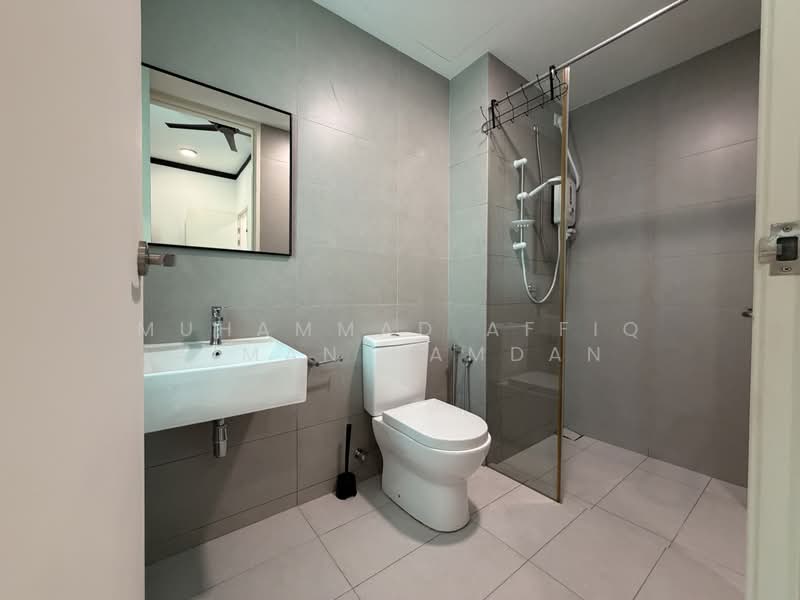 Kondominium untuk Disewa di Ferringhi Residence 2 - Muhammad Affiq Aiman Hamdan - Bathroom - PropertyGuru.com.my