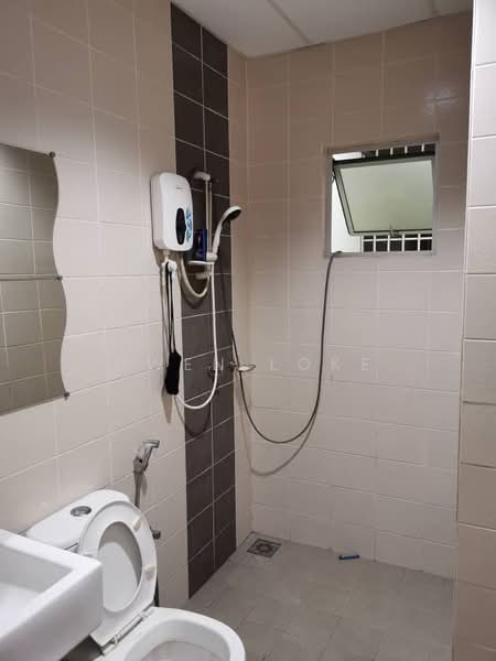 Servis Apartment untuk Disewa di I Residence - Owen Loke - Bathroom - PropertyGuru.com.my
