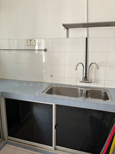 Flat for Rent at Taman Serdang Perdana - Marcus Yeong - Kitchen - PropertyGuru.com.my
