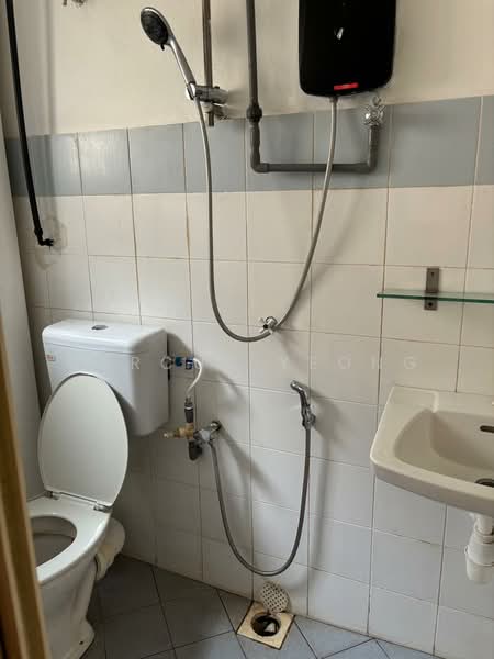 Flat for Rent at Taman Serdang Perdana - Marcus Yeong - Bathroom - PropertyGuru.com.my