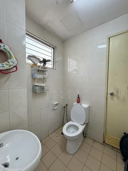Rumah Teres untuk Dijual di Aman Putri (Sungai Buloh) - JUMIDAH (JUE) - Bathroom - PropertyGuru.com.my