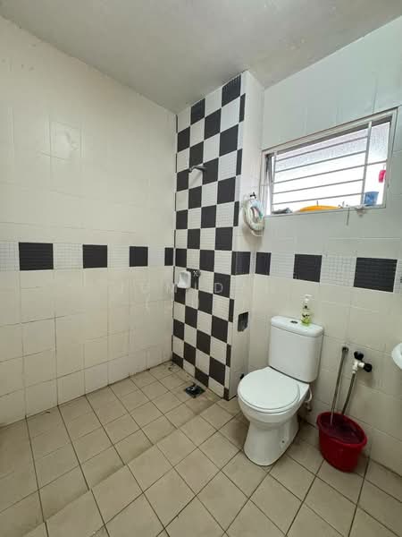 Rumah Teres untuk Dijual di Aman Putri (Sungai Buloh) - JUMIDAH (JUE) - Bathroom - PropertyGuru.com.my