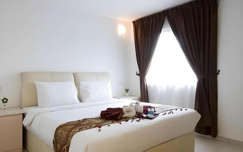Shop / Office for Sale in Taman Masai Utama (Masai) - Steve Tey - Bedroom - PropertyGuru.com.my