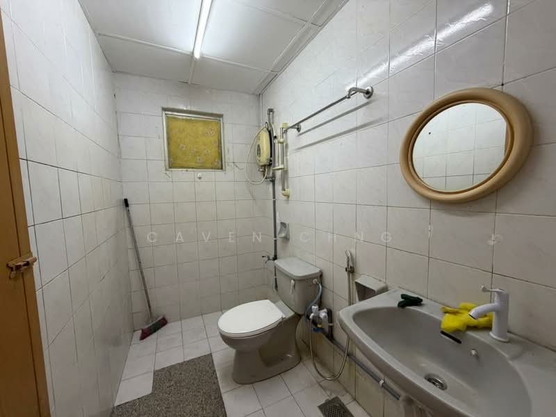 Kondominium untuk Dijual di The Pearl (Pearl Point) - Caven Chng - Bathroom - PropertyGuru.com.my