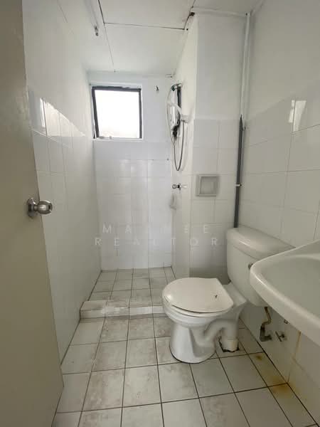 Kondominium untuk Dijual di Vista Millennium Condominium - Maznee Realtor - Bathroom - PropertyGuru.com.my