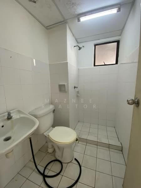 Kondominium untuk Dijual di Vista Millennium Condominium - Maznee Realtor - Bathroom - PropertyGuru.com.my