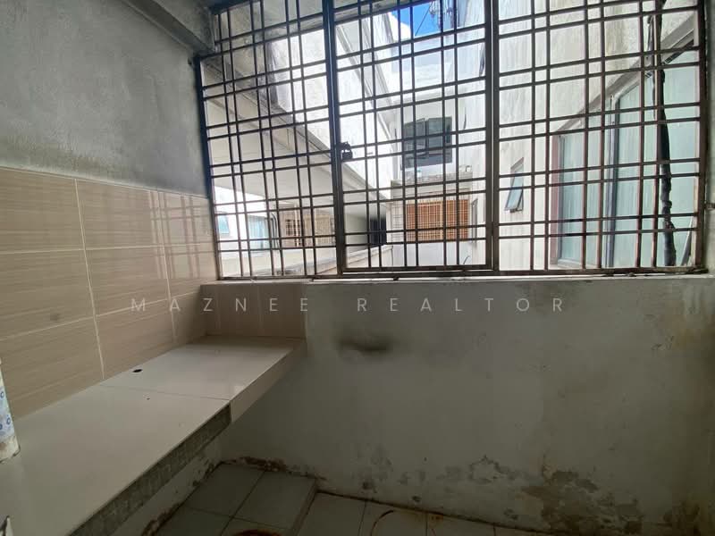 Kondominium untuk Dijual di Vista Millennium Condominium - Maznee Realtor - Balcony - PropertyGuru.com.my