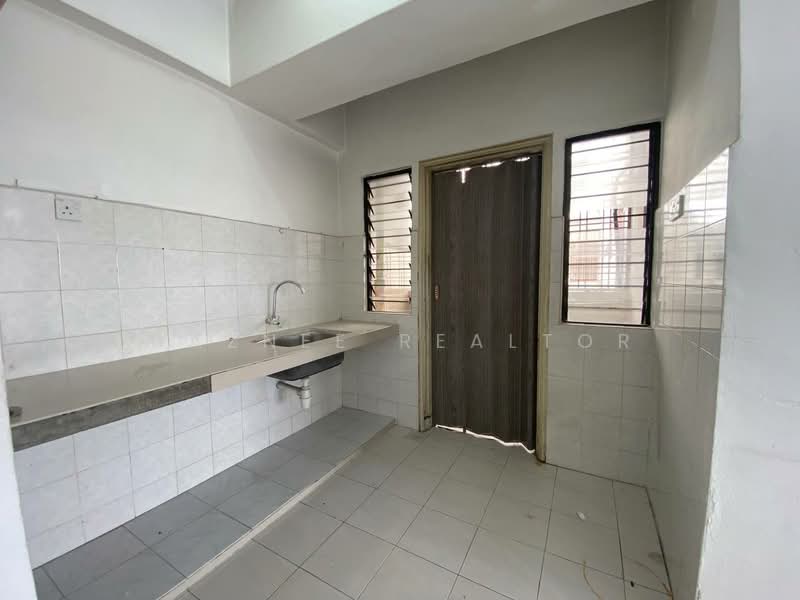 Kondominium untuk Dijual di Vista Millennium Condominium - Maznee Realtor - Kitchen - PropertyGuru.com.my