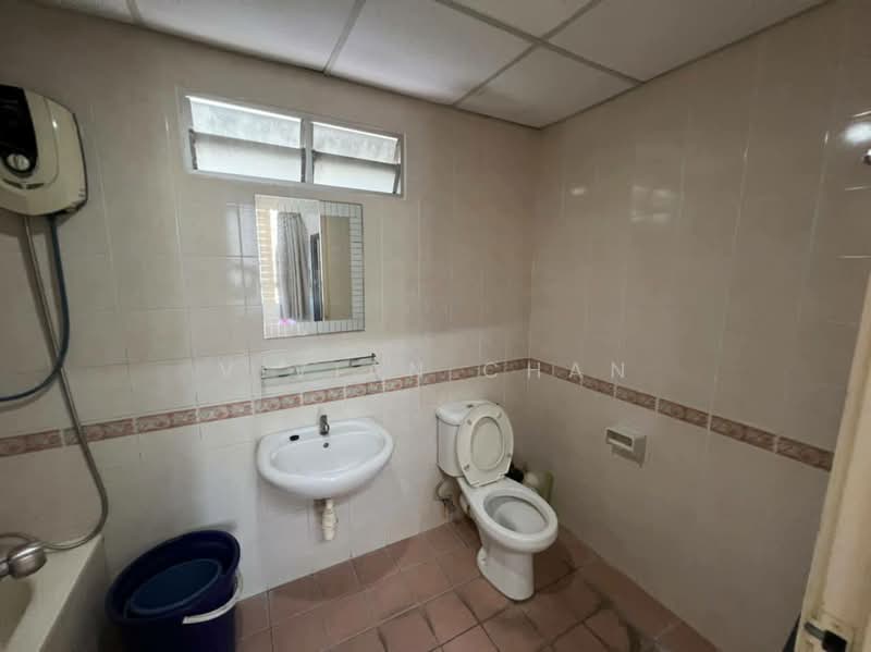 Condominium for Rent at Putra Place Condominium - Vivian Chan - Bathroom - PropertyGuru.com.my