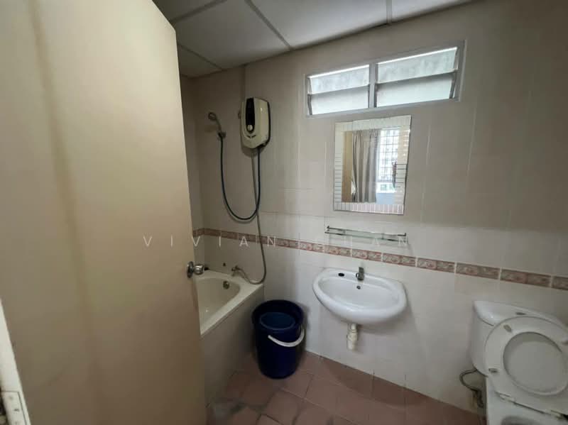Condominium for Rent at Putra Place Condominium - Vivian Chan - Bathroom - PropertyGuru.com.my