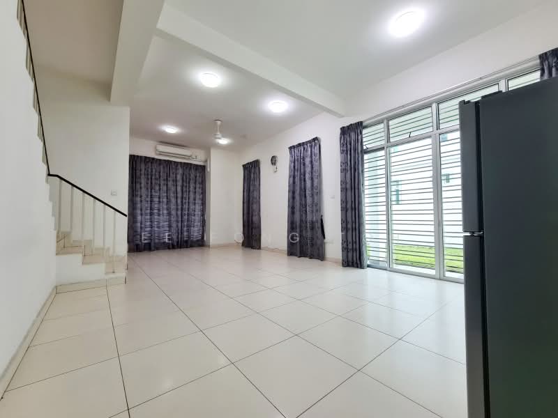 2-storey Terraced House for Sale in Taman Mount Austin (Tebrau) - Ee Fong Toh - Living Room - PropertyGuru.com.my
