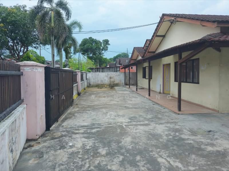 Rumah Teres 1 Tingkat untuk Dijual di Taman Sri Tebrau (Johor Bahru) - Han Yong Ang - Exterior - PropertyGuru.com.my