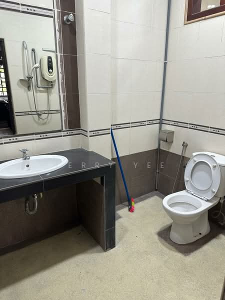 Semi-Detached House for Rent in Kajang (Selangor) - Terry Yee - Bathroom - PropertyGuru.com.my