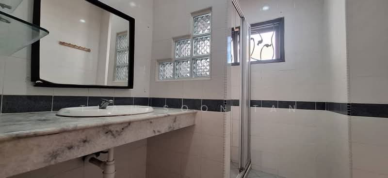 Rumah Teres untuk Dijual di Bangsar (Kuala Lumpur) - Tian Soon Tan - Bathroom - PropertyGuru.com.my