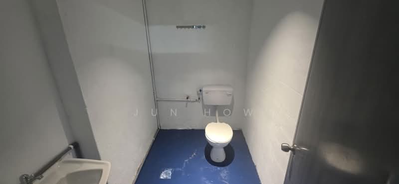 Factory for Rent in Taman Kepong (Kepong) - Jun How - Bathroom - PropertyGuru.com.my
