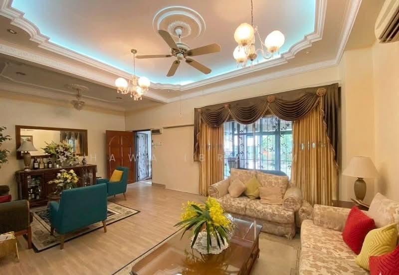 Rumah Teres 2 Tingkat untuk Dijual di Seksyen 1 Bandar Baru Bangi (Bandar Baru Bangi) - Hawa Ibrahim - Living Room - PropertyGuru.com.my