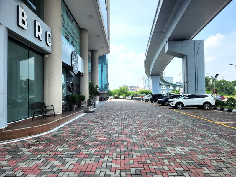 Shop / Office for Rent in Kajang (Selangor) - Jay Tan - Driveway - PropertyGuru.com.my