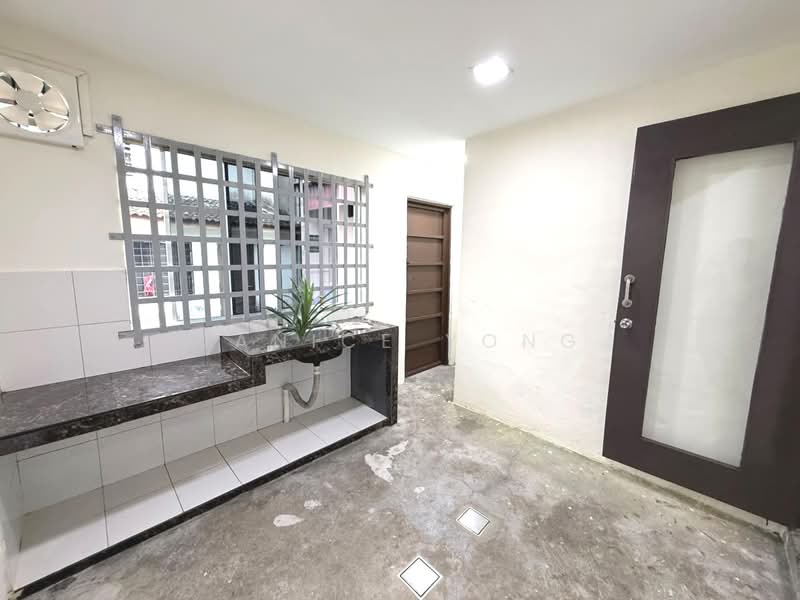 Rumah Teres 2 Tingkat untuk Disewa di Taman Sri Muhibbah (Kulai) - Janice Yong - Kitchen - PropertyGuru.com.my