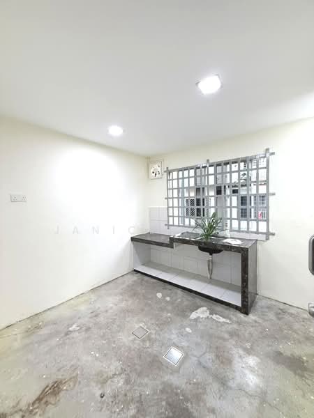 Rumah Teres 2 Tingkat untuk Disewa di Taman Sri Muhibbah (Kulai) - Janice Yong - Kitchen - PropertyGuru.com.my