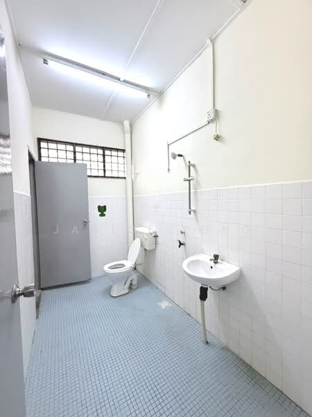 Rumah Teres 2 Tingkat untuk Disewa di Taman Sri Muhibbah (Kulai) - Janice Yong - Bathroom - PropertyGuru.com.my