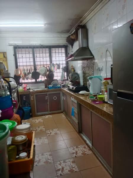 1-storey Terraced House for Sale in Taman Ungku Tun Aminah (Skudai) - Ee Fong Toh - Kitchen - PropertyGuru.com.my