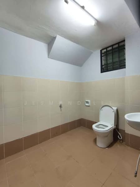 Semi-D Factory for Rent in Kawasan Perindustrian Tebrau 1 (Tebrau) - Jesmond Lee - Bathroom - PropertyGuru.com.my