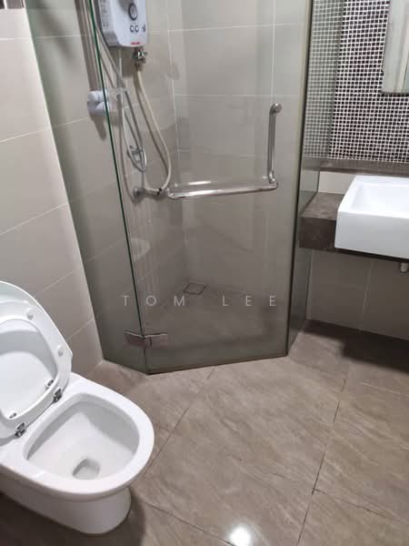 Service Residence for Sale at Nova Saujana - Tom Lee - Bathroom - PropertyGuru.com.my