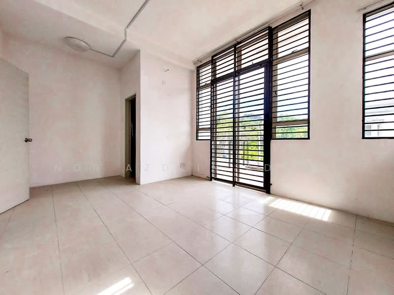 Semi-Detached House for Sale in Bandar Saujana Putra (Tanjong Duabelas) - Nor Azdlin Adnan - PropertyGuru.com.my