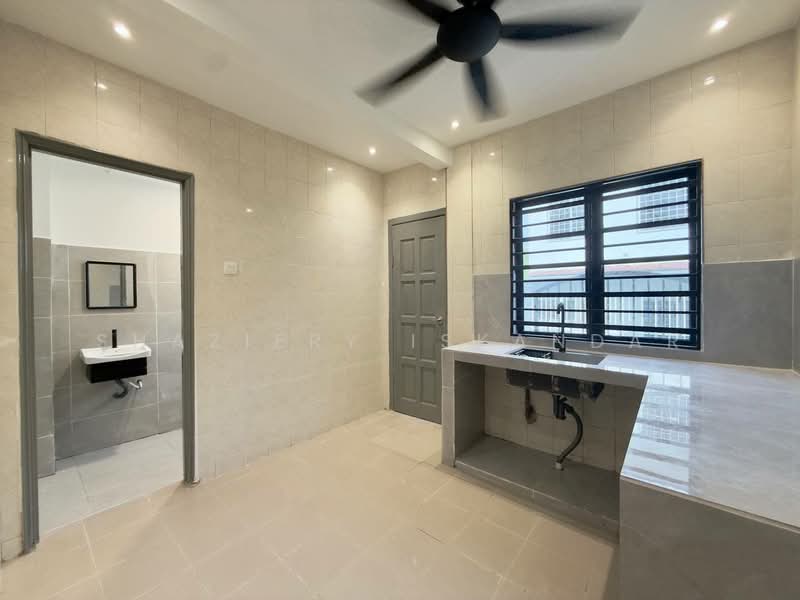 Rumah Teres 2 Tingkat untuk Dijual di Taman Villa Heights (Kajang) - Shaziery Iskandar - Kitchen - PropertyGuru.com.my