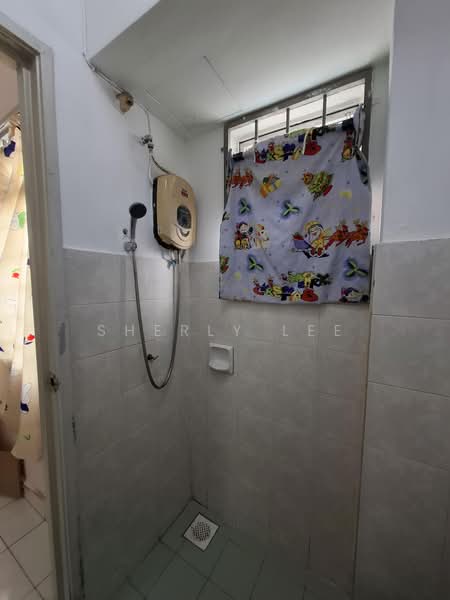 Pangsapuri untuk Disewa di Pangsapuri Lestari - Sherly Lee - Bathroom - PropertyGuru.com.my