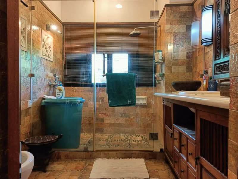 Rumah Teres 3 Tingkat untuk Dijual di Ampang Jaya (Ampang) - Hanif Hanz - Bathroom - PropertyGuru.com.my