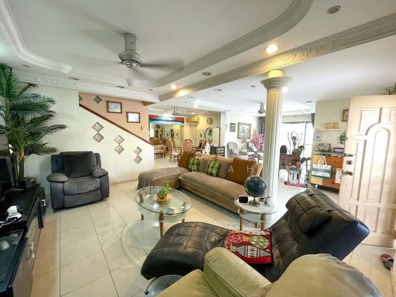 Rumah Teres 2 Tingkat untuk Dijual di Seksyen 9 (Shah Alam) - Azli Ibrahim - Living Room - PropertyGuru.com.my
