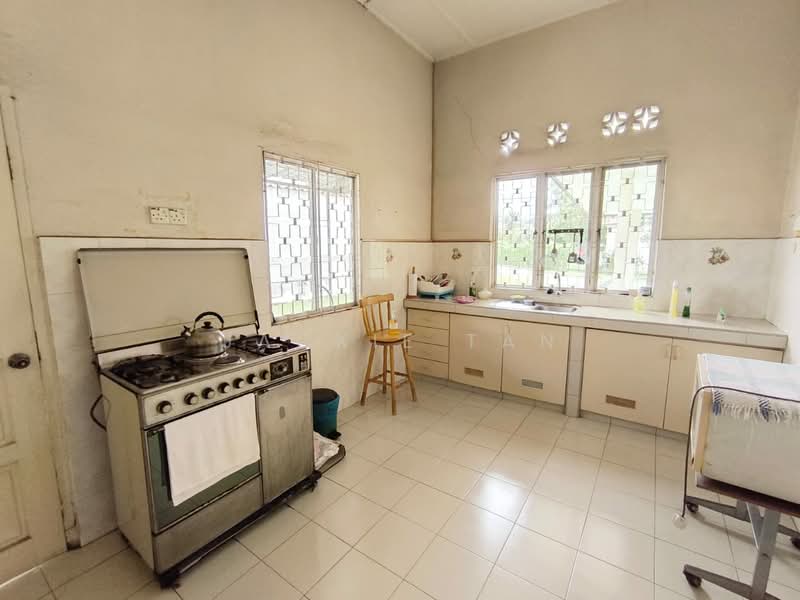 Rumah Banglo untuk Dijual di Seksyen 12 (Petaling Jaya) - Jackie Tan - Kitchen - PropertyGuru.com.my