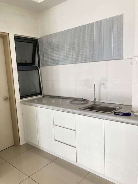 Servis Apartment untuk Dijual di Suria Residence - Abbie Lee - Kitchen - PropertyGuru.com.my