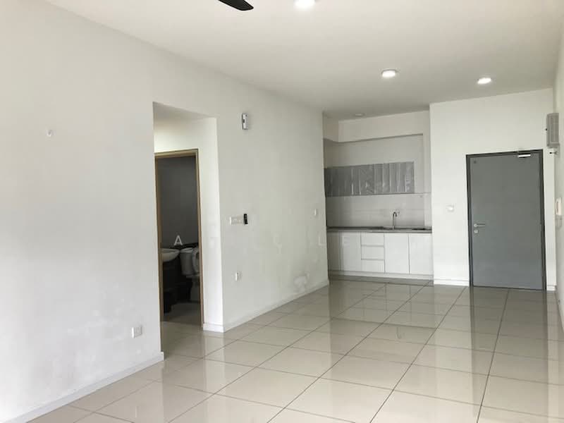 Servis Apartment untuk Dijual di Suria Residence - Abbie Lee - Living Room - PropertyGuru.com.my