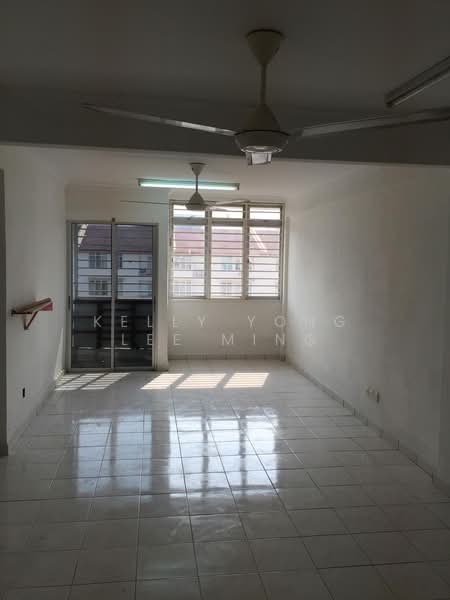 Pangsapuri untuk Dijual di Apartment Taman Topaz - Kelly Yong Lee Ming - Living Room - PropertyGuru.com.my