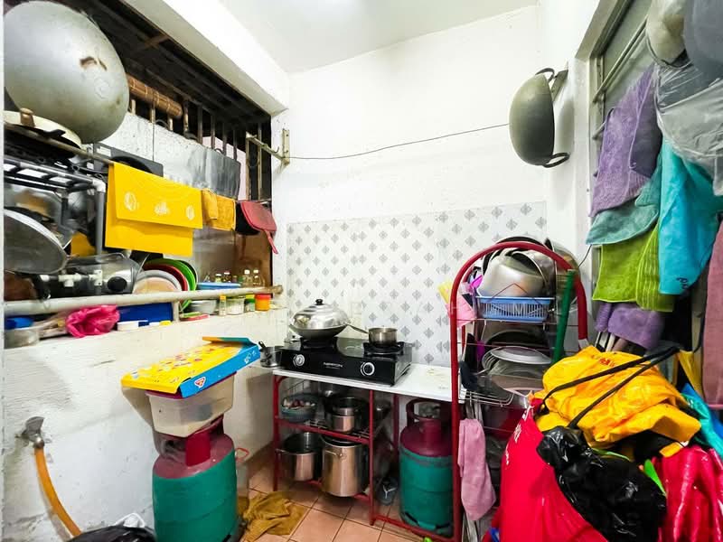 Pangsapuri untuk Dijual di Lumayan Apartment (Bdr Tasik Permaisuri) - Azli Ibrahim - Kitchen - PropertyGuru.com.my