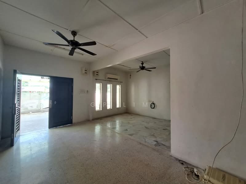 Rumah Teres 1 Tingkat untuk Dijual di Taman Klang Jaya (Klang) - GP Lim - Living Room - PropertyGuru.com.my