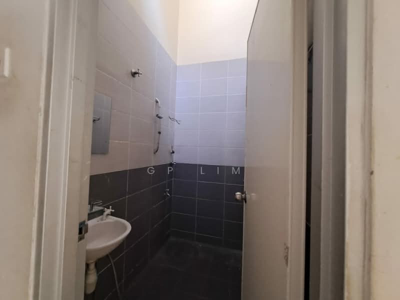 Rumah Teres 1 Tingkat untuk Dijual di Taman Klang Jaya (Klang) - GP Lim - Bathroom - PropertyGuru.com.my
