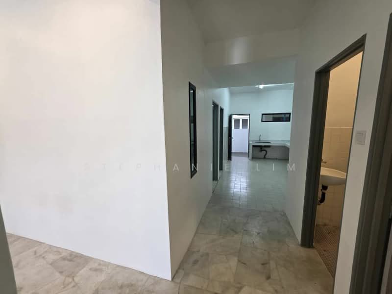 1-storey Terraced House for Sale in Taman Sri Meru (Kapar) - Stephanie Lim - Corridor - PropertyGuru.com.my