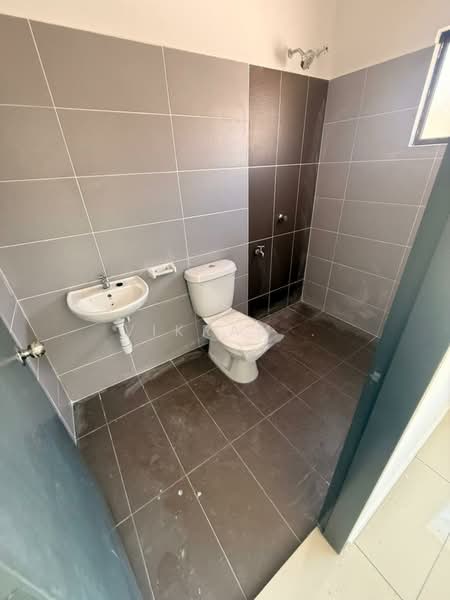 Semi-Detached House for Sale in Taman Scientex Rawang (Rawang) - Vikram . - Bathroom - PropertyGuru.com.my