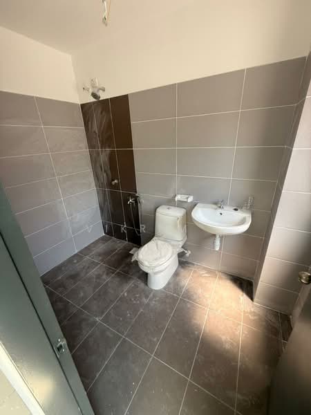 Semi-Detached House for Sale in Taman Scientex Rawang (Rawang) - Vikram . - Bathroom - PropertyGuru.com.my