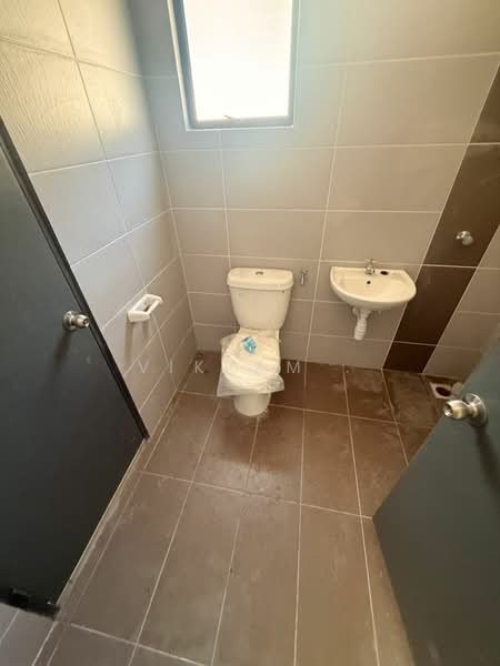 Semi-Detached House for Sale in Taman Scientex Rawang (Rawang) - Vikram . - Bathroom - PropertyGuru.com.my