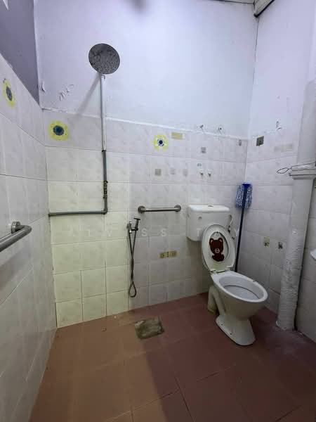 Rumah Teres 2 Tingkat untuk Dijual di Taman Daya (Johor Bahru) - Alviss Tay - Bathroom - PropertyGuru.com.my