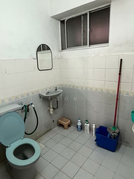 Condominium for Sale at Sri Pelangi Condominiums - Eeson . - Bathroom - PropertyGuru.com.my